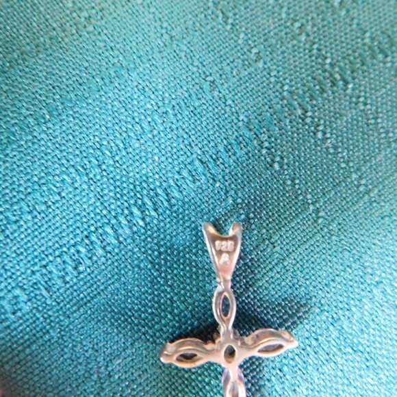 Sterling silver purple jeweled cross pendant mint condition - Picture 7 of 7